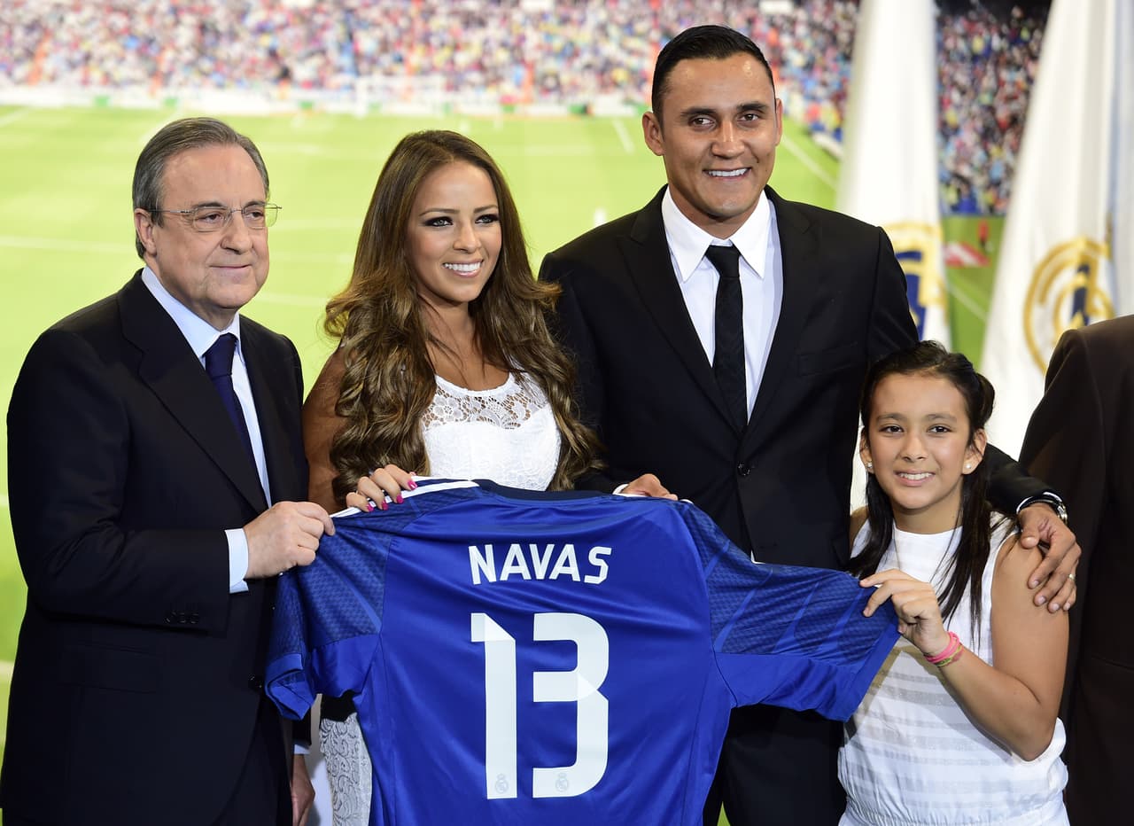 Keylor Navas y Andrea Salas - La pareja costarricense se conoció en una iglesia evangélica en el 2009, mismo año en el que se casaron. Tienen un hijo y el portero es padrastro de una niña.