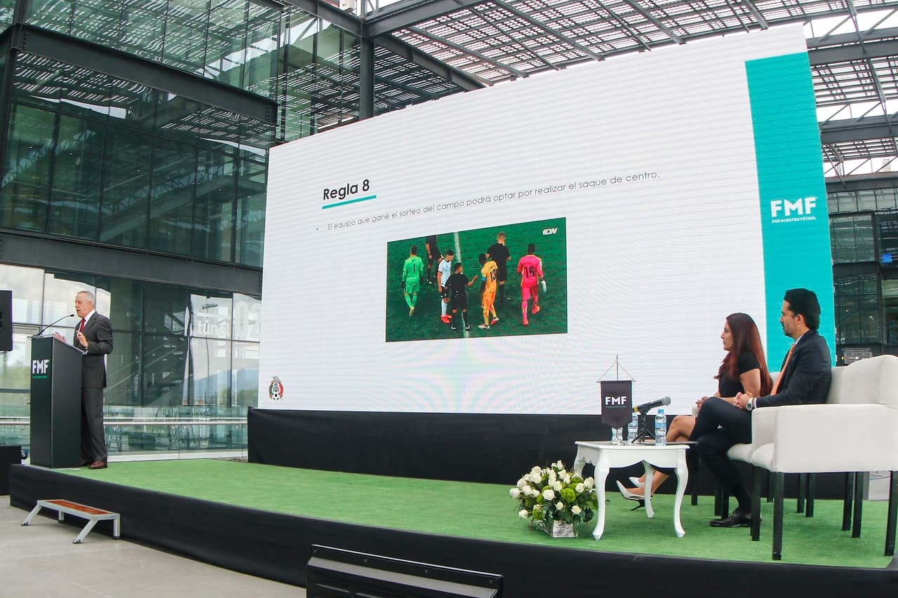 De Luisa
<b> </b>ahondó en que de las 107 jugadas que fueron revisadas, en 49 se confirmó lo marcado inicialmente por el árbitro, mientras que en 58 se debió aplicar una rectificación.