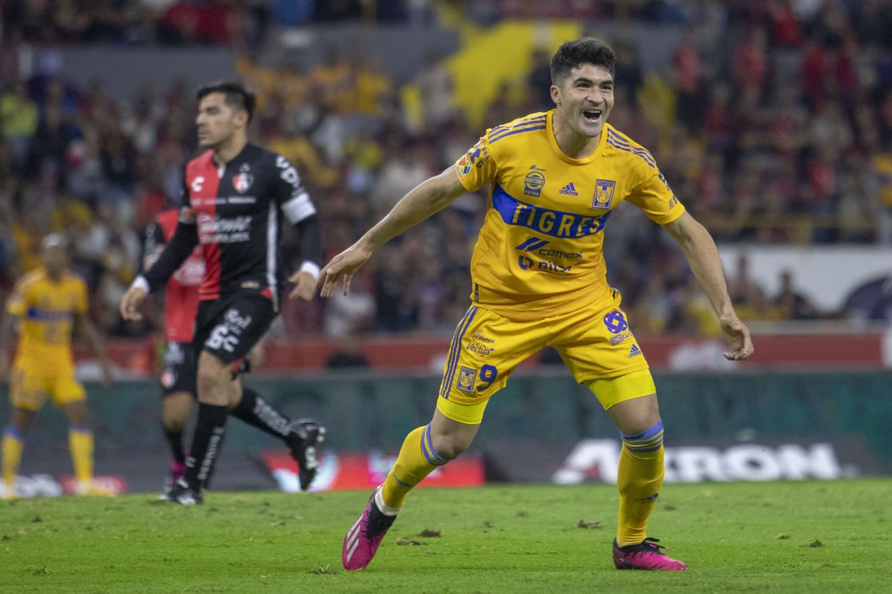Tigres se llevó una apretada victoria ante Atlas en la Jornada 8 del Clausura 2023 con gol solitario de Nicolás Ibáñez al final del primer tiempo. Los rojinegros nunca se encontraron en el partido pese a que Sebastián Córdova falló un penal al 72. Con la victoria, Tigres llegó a 18 puntos para quedarse en la segunda posición mientras que Atlas suma 6 partidos sin ganar.