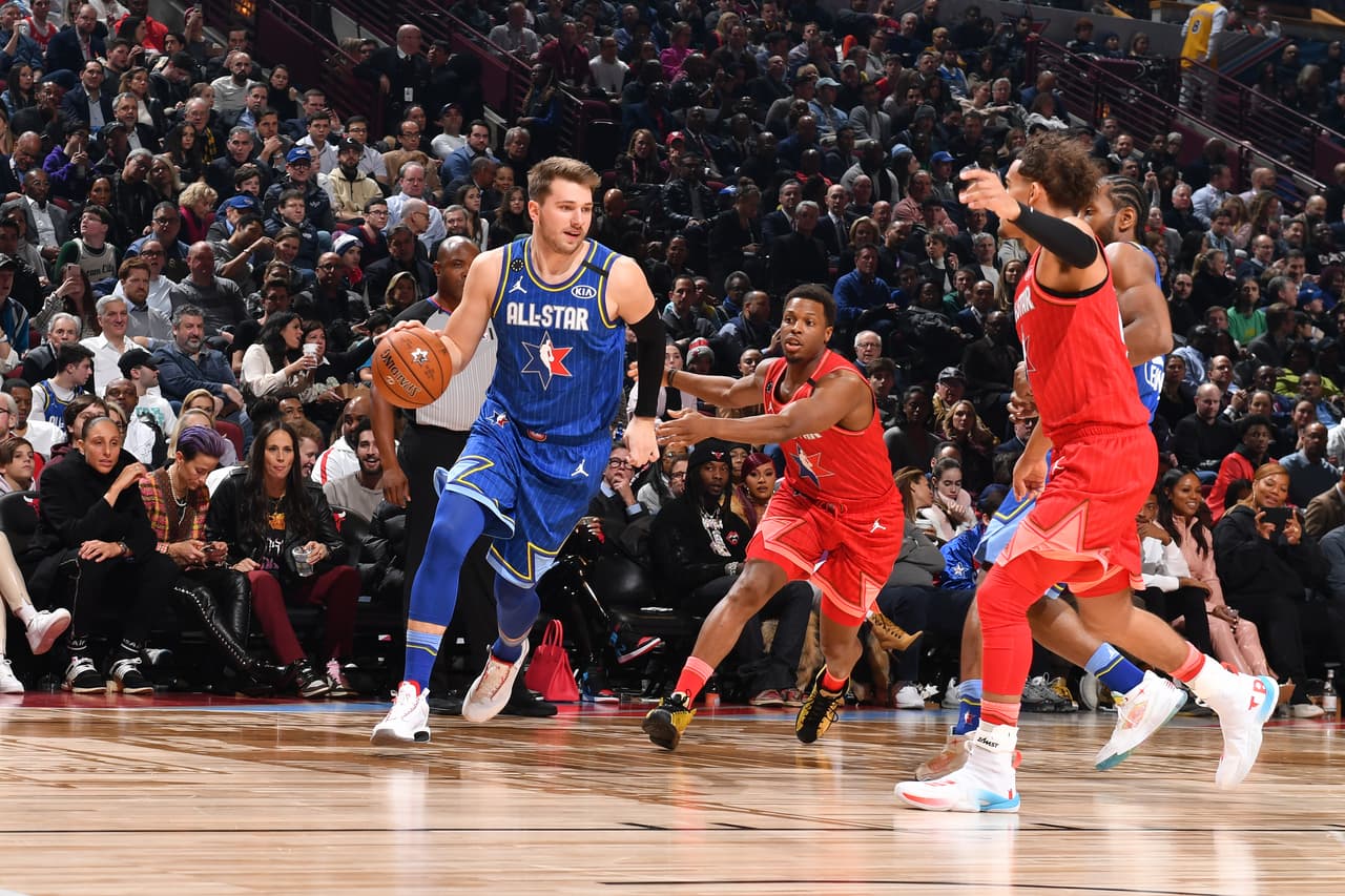 Este nuevo formato del NBA All-Star Game dio bueno frutos pues el cotejo se desarrolló con intensidad y ambos equipos buscaron el triunfo a toda costa. Finalmente Team LeBron se impuso 157 a 155 ante Team Giannis ¡Estas fotos son para enmarcar!