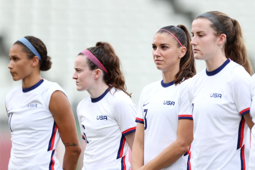 El Team USA fueron sorprendidas por Canadá, el equipo vecino quien, con un penal cobrado por Jessie Fleming al minuto 74, lograron imponerse y sellar su pase a la Final de los Juegos Olímpicos de Tokyo 2020, mientras que el equipo de las ‘barras y las estrellas’ jugará por la de bronce.