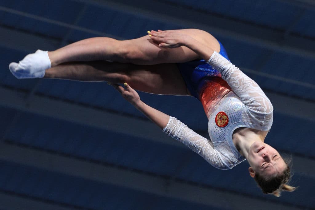 La rusa Vera Beliankina compite en el trampolín de la gimnasia artística.