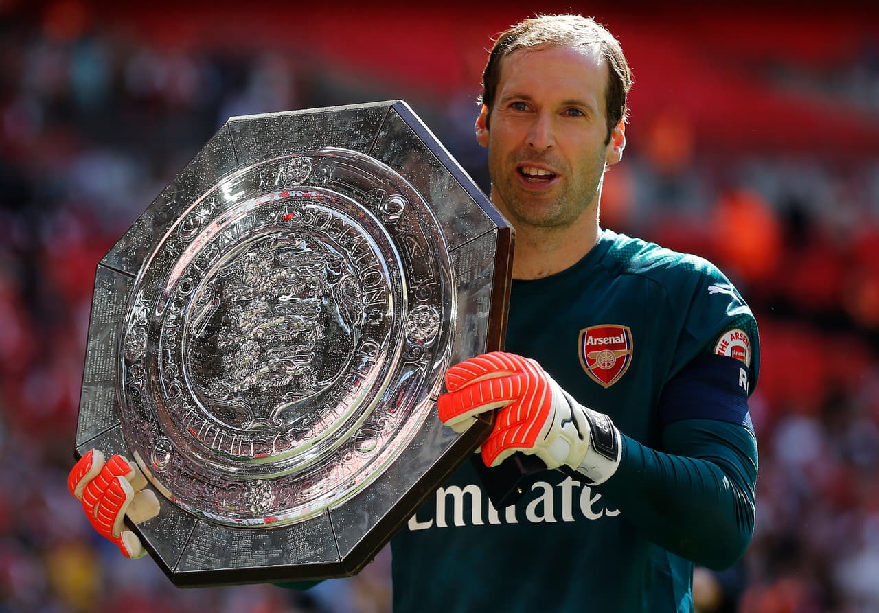 Con la deuda grande de conseguir la Liga, los Gunners se coronaron en la Community Shield (dos veces) y en la FA. Cup.