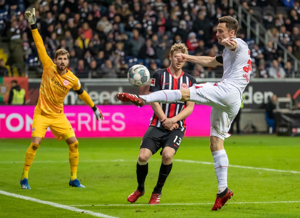 El Union Berlín le pegó 1-2 al Eintracht con goles de Andersson y autogol de N'Dicka; Hübner marcó por los locales.