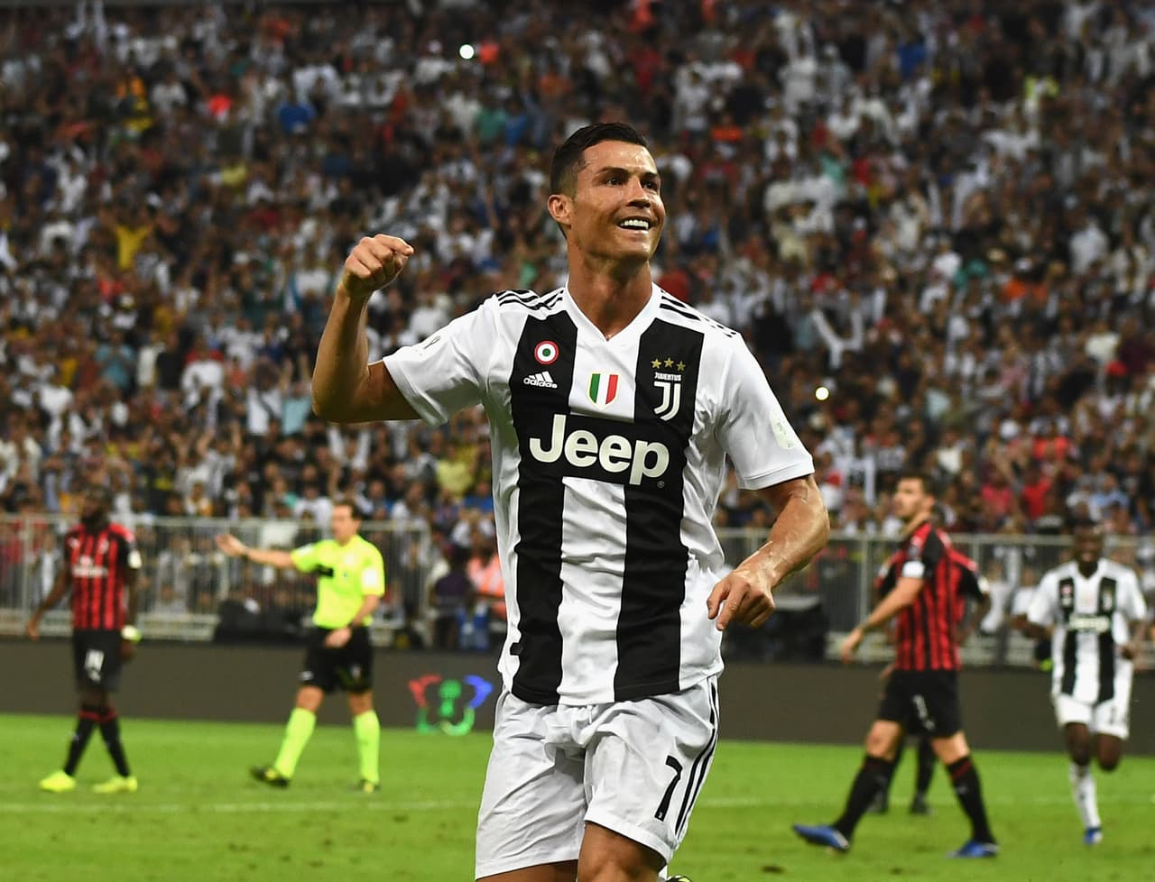 Juventus se impuso 1-0 contra Milán y se coronó en la Supercopa de Italia, en el que fue el primer título de Cristiano Ronaldo con el equipo, siendo protagonista al marcar el gol del triunfo.