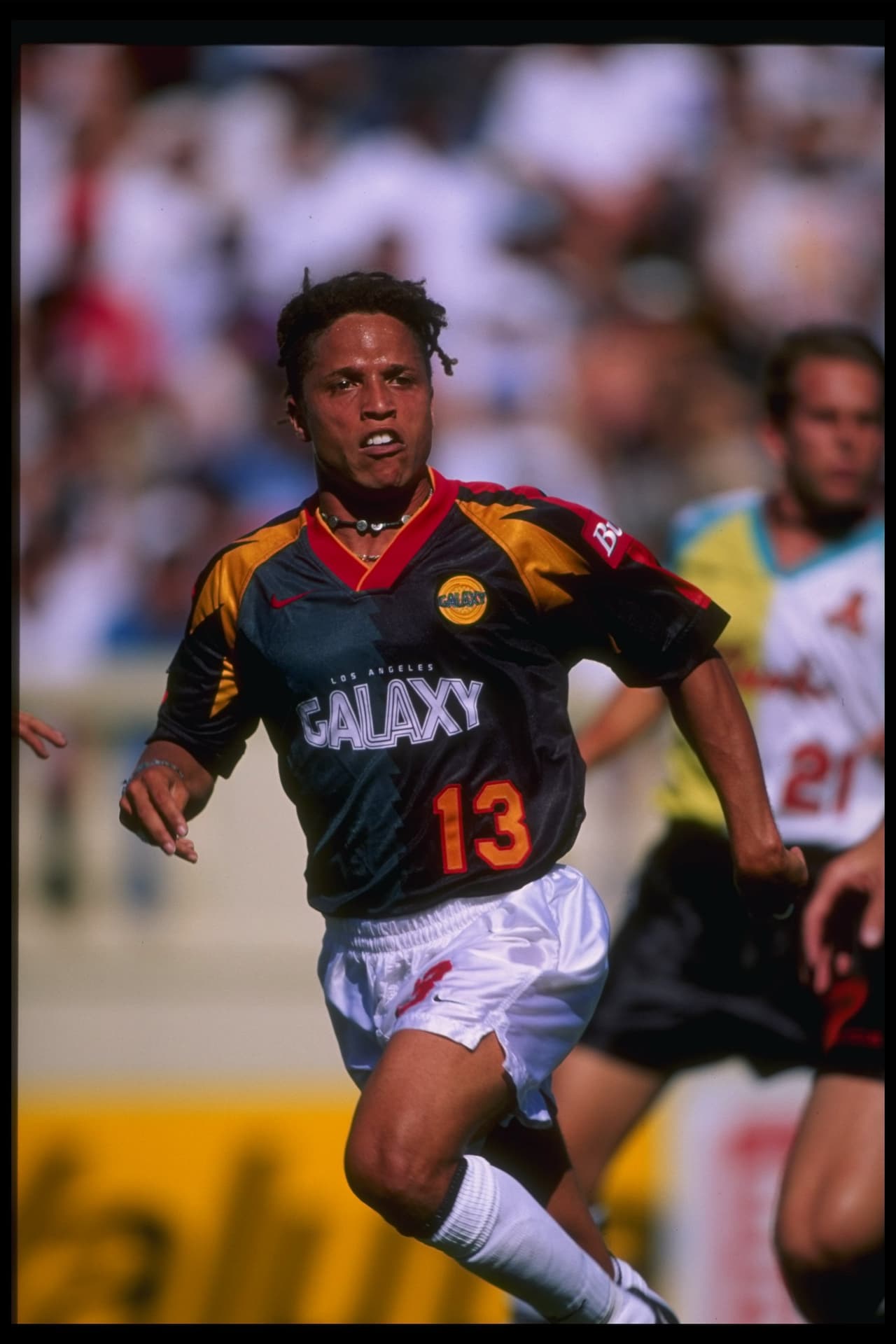 En la competencia de poner la mayoría de colores posibles a un uniforme, este del LA Galaxy llega cerca al título.