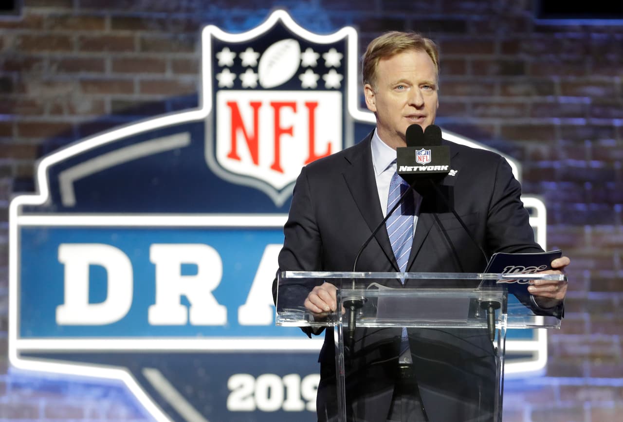 Con el tradicional abucheo para el comisionado de la NFL Roger Goodell, se dio por iniciado el Draft de la NFL 2019 llamando a los Arizona Cardinals a seleccionar en la primera posición.