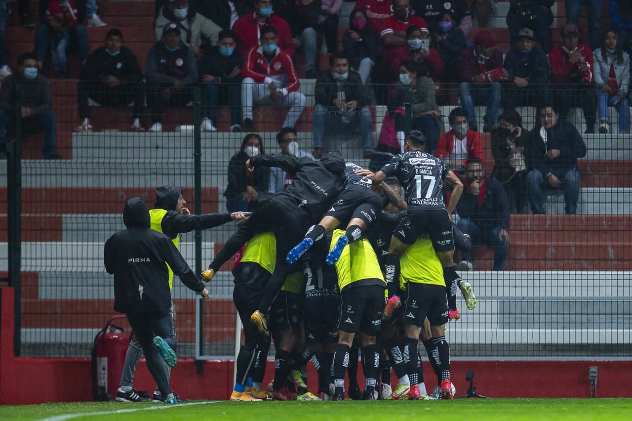 Alex Zendejas adelantó a Necaxa al minuto 52 y Toluca no se trada en reaccionar y empatan el encuentro al minuto 56.