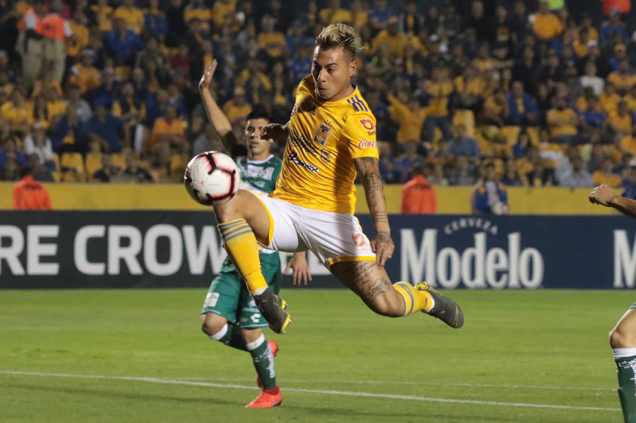 Pero Tigres no se conformaba y pese a la ventaja que empezaba a ensancharse, no renunciaban al ataque, buscaban más ya que habían detectado la sangre.