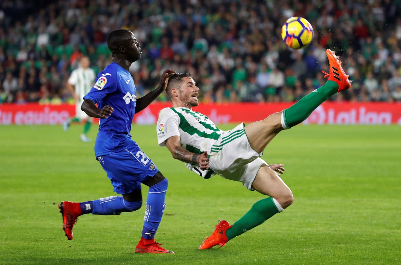 Se tornaba muy complicado el partido para la escuadra andaluza, que no se veía en desventaja de 2-0 en la primera parte desde la caída por 6-3 a manos del Valencia.