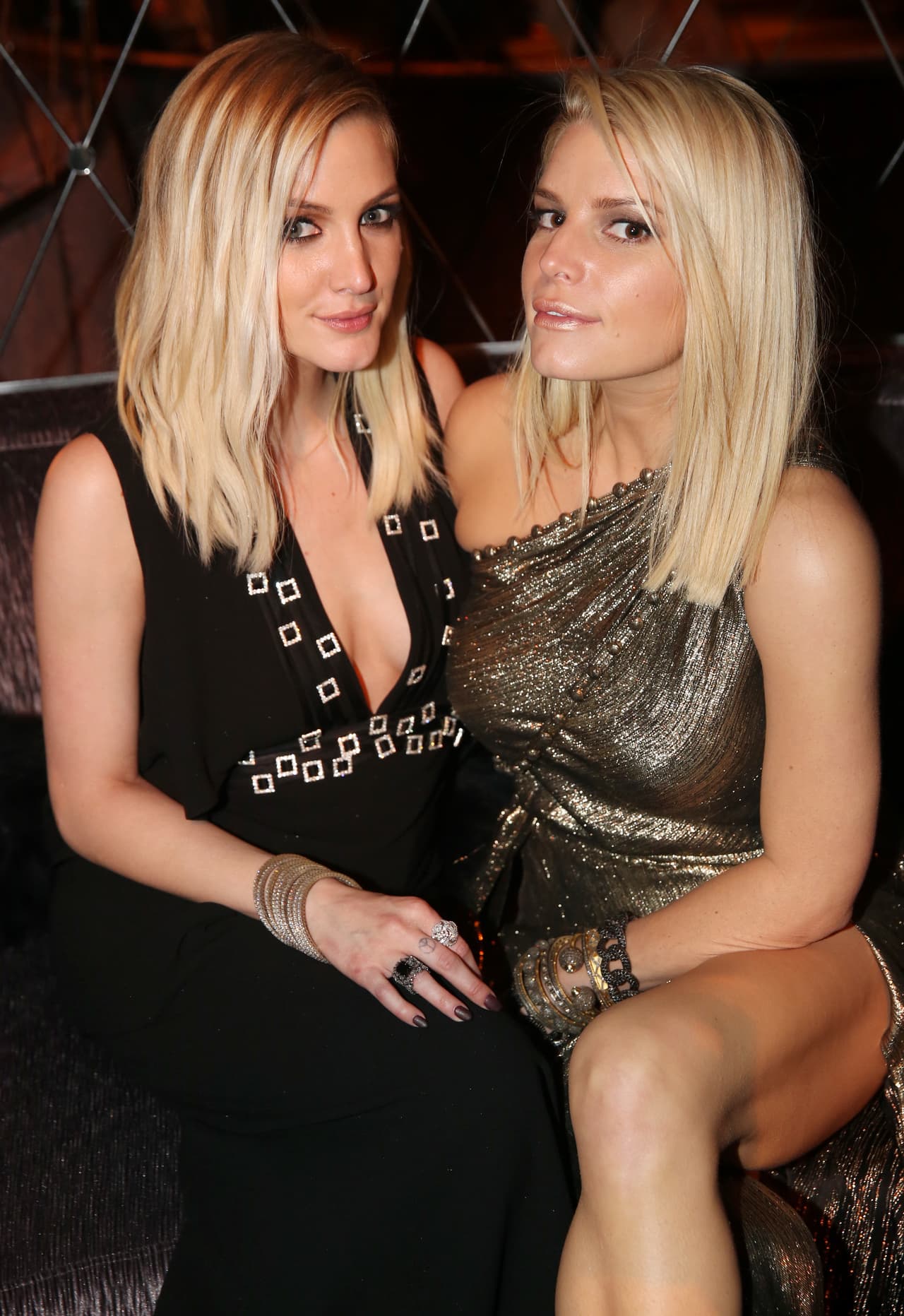 Ashlee y Jessica Simpson fueron muy famosas desde pequeñas, siendo símbolo para la adolescencia estadounidense, pues cantaban, bailaban y actuaban.