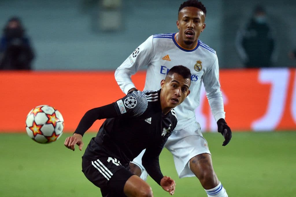 Real Madrid derrota 3-0 al Sheriff Tiraspol con anotaciones de David Alaba (30'), Toni Kroos (45+1') y Karim Benzema (55'), poniéndose como líderes de grupo y asegurando su clasificación a la siguiente ronda de la UEFA Champions League.