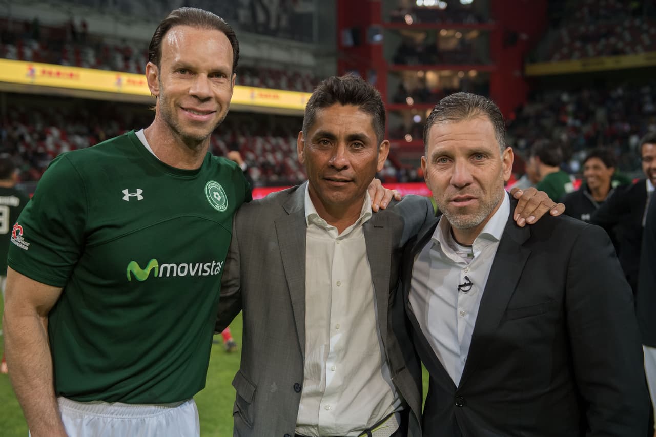 Jorge Campos y Alberto García Aspe han hecho carrera en los medios de comunicación mientras que Luis Roberto Alves 'Zague' ha combinado los micrófonos con el trabajo directivo.