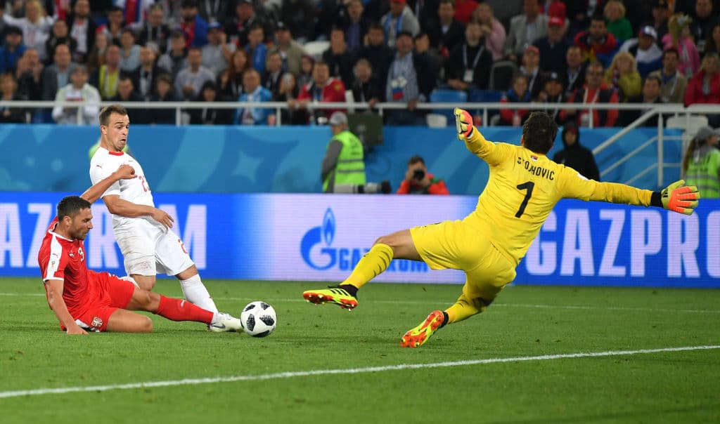 Cuando el partido agonizaba, y que todo parecía se iba a ir como empate, el astro suizo Xherdan Shaqiri tuvo una ocasión de gol que no desaprovechó. Y le dio el 2-1 a su selección.