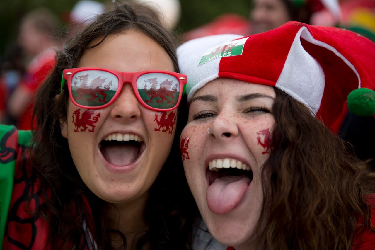 Las bellezas inundaron la Eurocopa y aquí te damos una probadita de estas dulzuras que apoyaron a sus equipos.