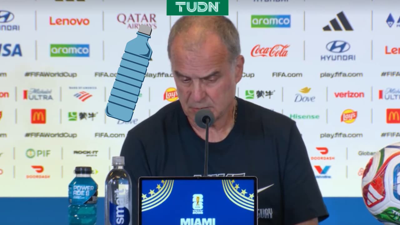 Marcelo Bielsa lanza dura crítica contra las pausas de hidratación
