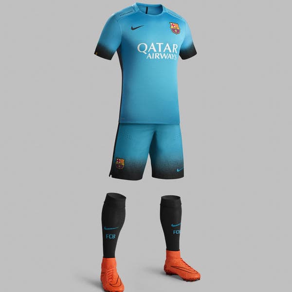 Con un toque de color negro en el jersey, pantaloncillo y medias, hace que el nuevo uniforme del Barcelona muestre su innovación en el fútbol y su visión al futuro.