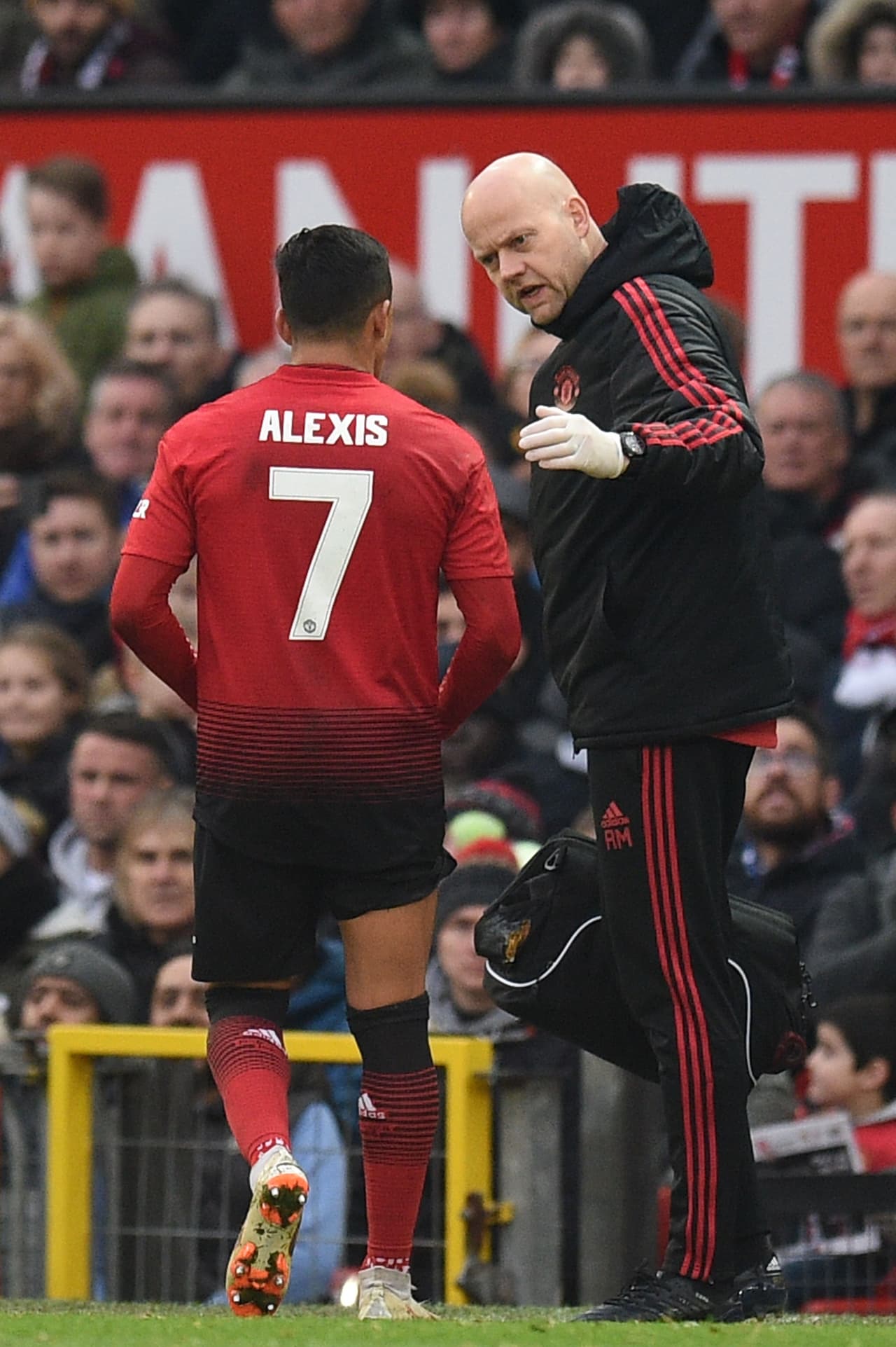 Al minuto 64 Solskjaer decidió darle descanso a Alexis, quien no lo tomó muy bien. Sin embargo, el 'Asesino con cara de niño' comentó después que se trata de un esquema pensado para que vuelva a tomar su mejor nivel.