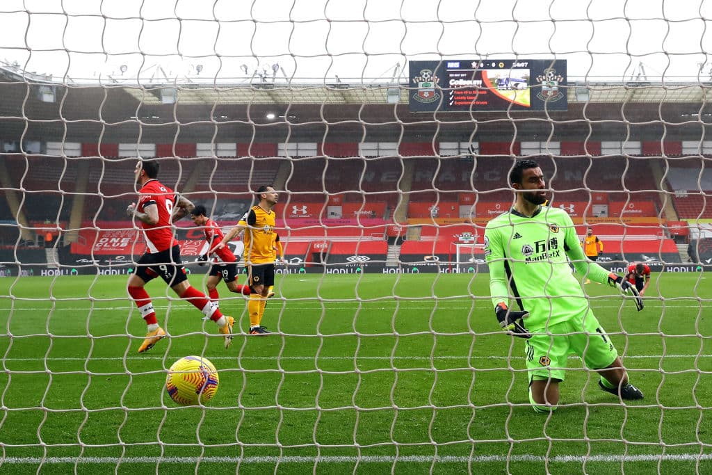 Wolverhampton se impone a Southampton 2-1 en la Premier League. Danny Ings se encargaba de poner arriba a su equipo, pero los Wolves remontaron y se llevaron el partido con goles de Rubén Neves de penal y, el segundo gol corrió a cargo de Pedro Neto al minuto 66 y ya escalan a la 12va posición de la tabla.