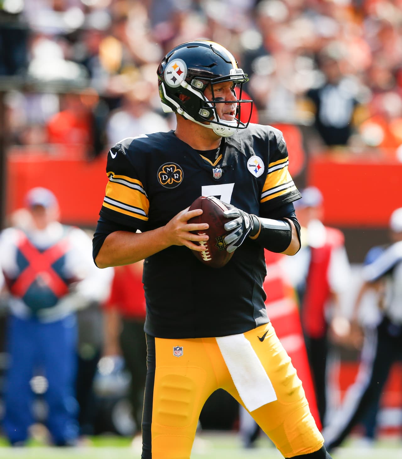 <b>BEN ROETHLISBERGER (Pittsburgh Steelers)</b> El propio Big Ben ha reconocido que necesita levanter su nivel para que Pittsburgh sea más regular. Al igual que Ryan, el ‘7’ lleva a los Steelers 3-1 pero solo ha completado el 62.1% de sus pases, no ha superado las mil yardas en 4 juegos y ha regalado 2 INT por 6 TDs.