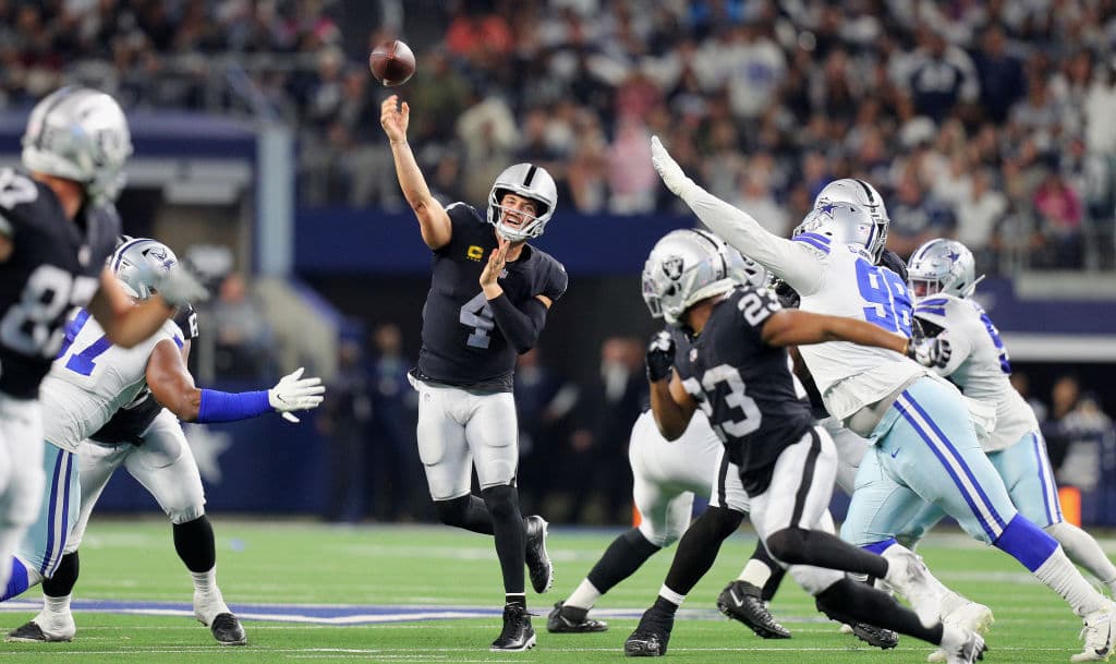 Los Chicago Bears le roben el primer triunfo a Detroit en los últimos segundos 16-14, Las Vegas Raiders sufren mucho en Dallas, pero vencen 36-33 en el overtime y Buffalo aplastó a New Orleans 31-6 en el Superdome.