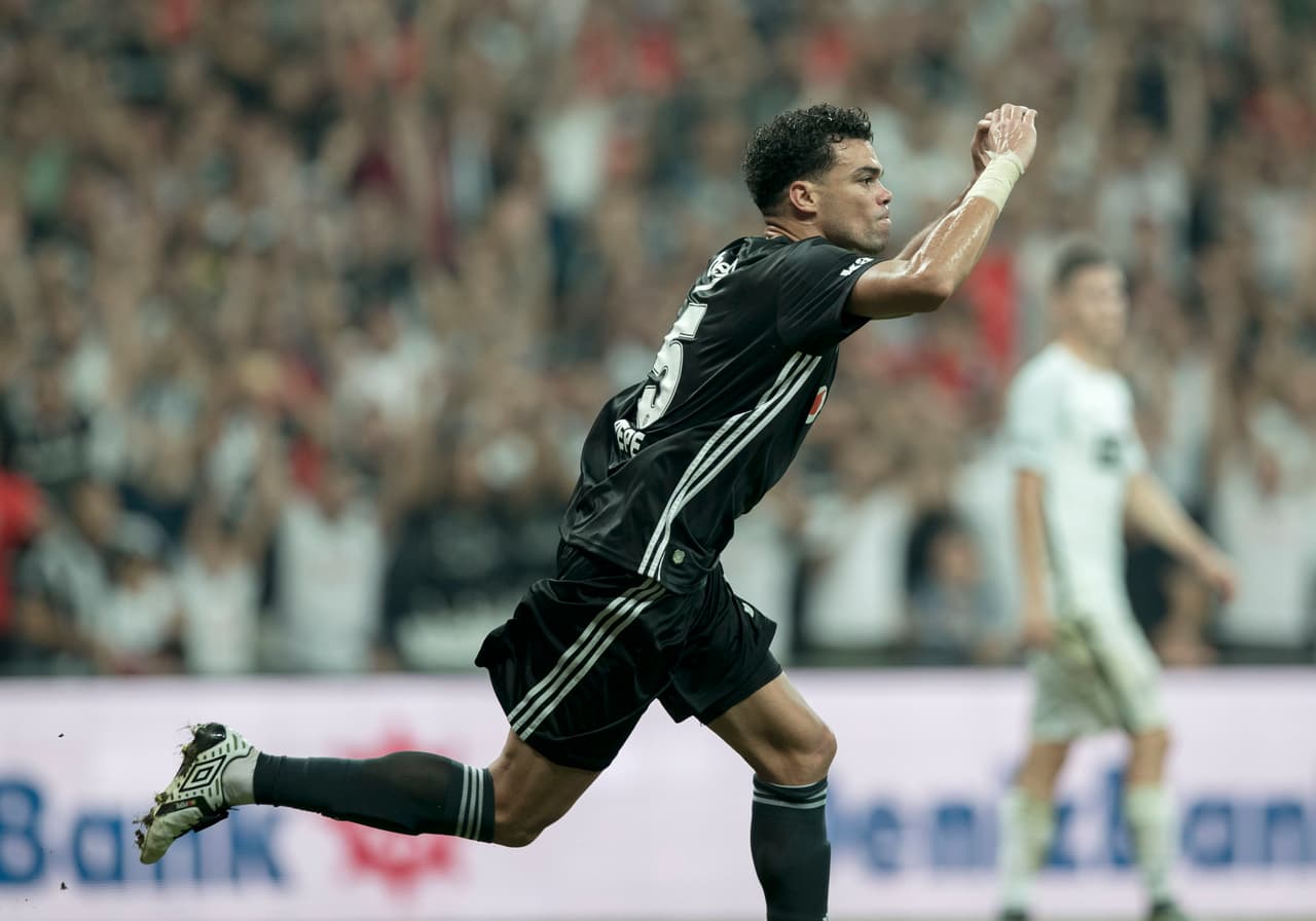 Pepe marcó en el triunfo 3-0 de Besiktas contra Prtizan de Belgrado para sellar la serie 4-1 y así su clasificación.