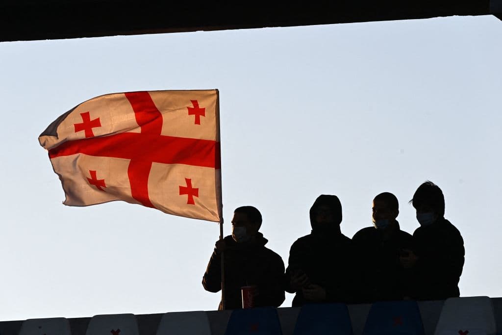 De último minuto, España se impone ante Georgia y se van con 2-1 durante la segunda fecha de eliminatoria rumbo al Mundial de Catar 2021. Kvaratskhelia marcó el primer tanto del encuentro, pero fueron Ferrán Torres y Dani Olmo que salvaron el resultado y victoria para la escuadara española.