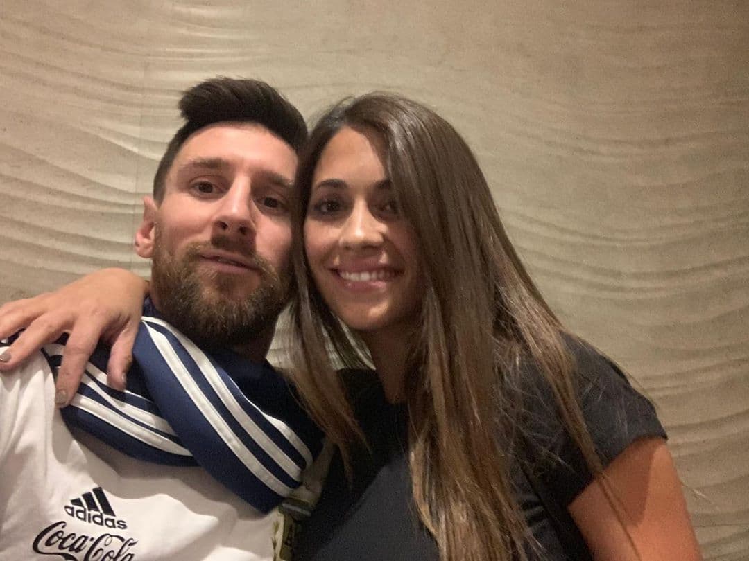 Lionel Messi compartió la celebración de su cumpleaños 32 con su esposa Antonela Roccuzzo y sus hijos en las redes sociales.