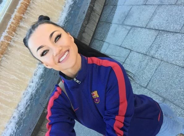 La espectacular irlandesa, Kasia Halela, es gran fanática del Barcelona y su futbolista preferido es el argentino Lionel Messi.