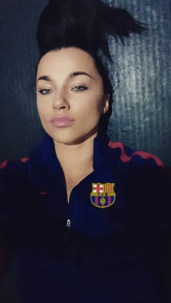 La espectacular irlandesa, Kasia Halela, es gran fanática del Barcelona y su futbolista preferido es el argentino Lionel Messi.