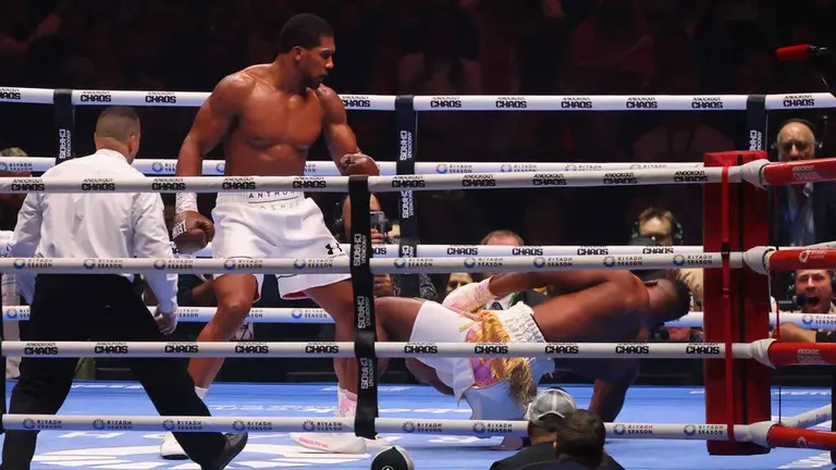 L’énorme KO d’Anthony Joshua contre Francis Ngannou |  Boxe TUDN