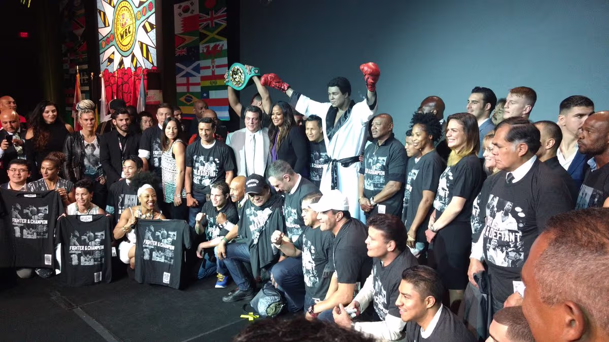 EL CMB rindió homenaje a Muhammad Ali con una estatua | TUDN Boxeo | TUDN