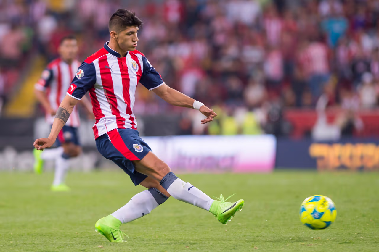Alan Pulido afirma que Chivas "no es favorito al título" de la Liga MX ...