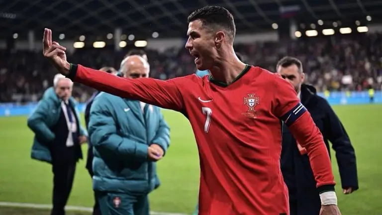 La plainte effusive de Cristiano Ronaldo auprès de l’arbitre après le match Slovénie-Slovénie.  Portugal |  TUDN Matches amicaux internationaux UEFA