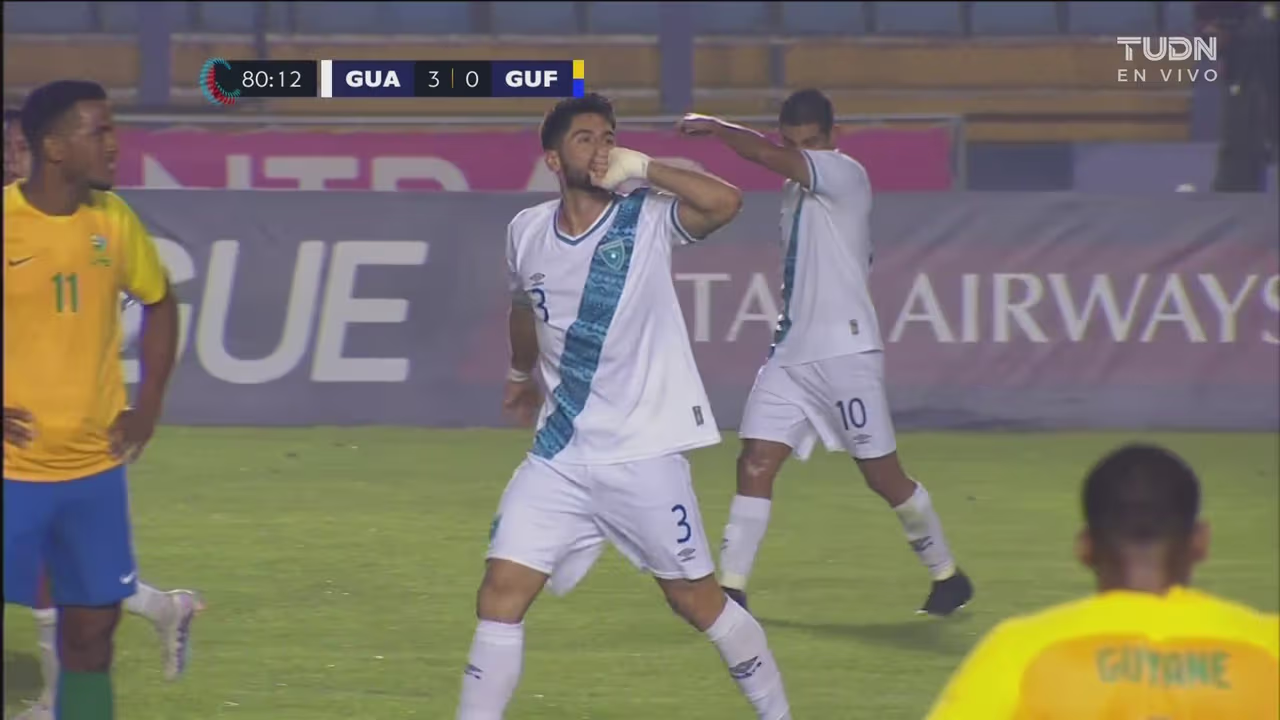 ¡Ya es goleada! Nicolás Samayoa se manda golazo de cabeza para el 3-0 ...