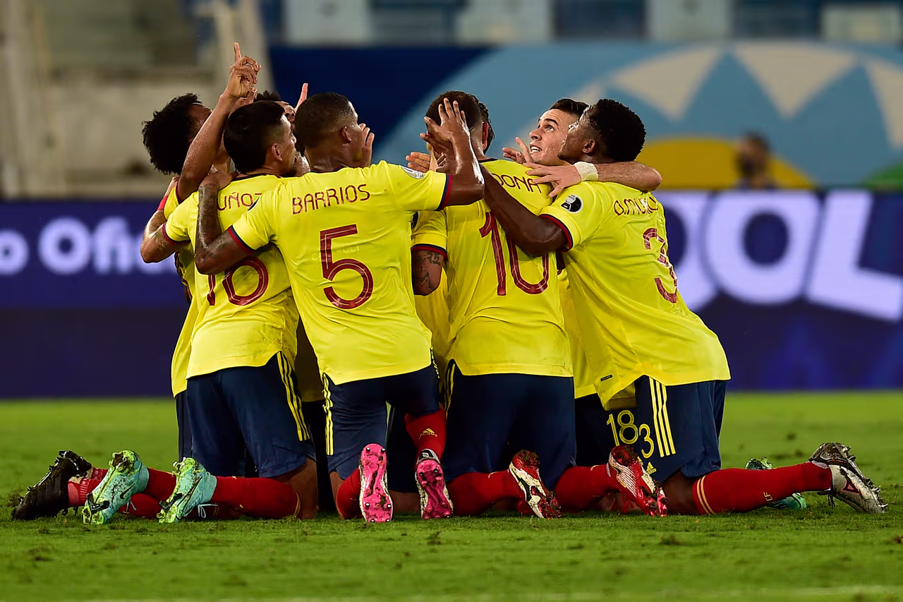 Con un golazo de Edwin Cardona, Colombia derrotó a Ecuador en la Copa ...