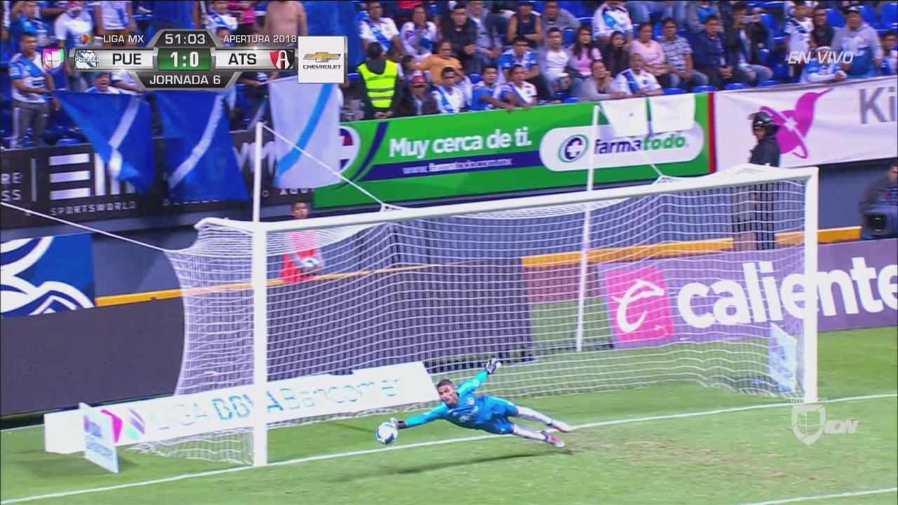 Impresionante volada de Hernández: evita el segundo de Puebla | TUDN ...