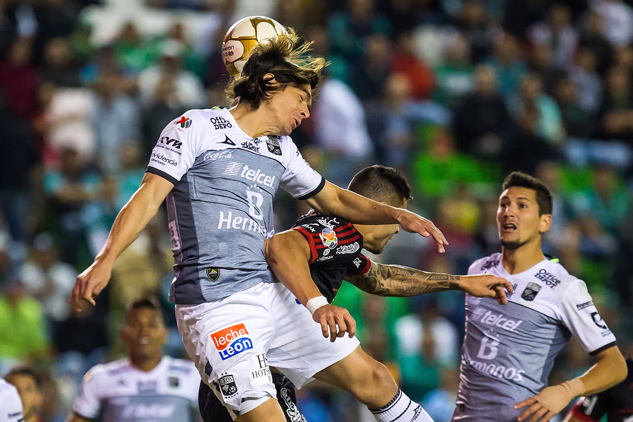 León 'festejó' con Santos el triunfo sobre Xolos | TUDN Liga MX | TUDN