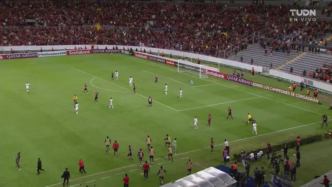 ¡Como si fuera un título! Atlas festeja en grande la remontada al ...