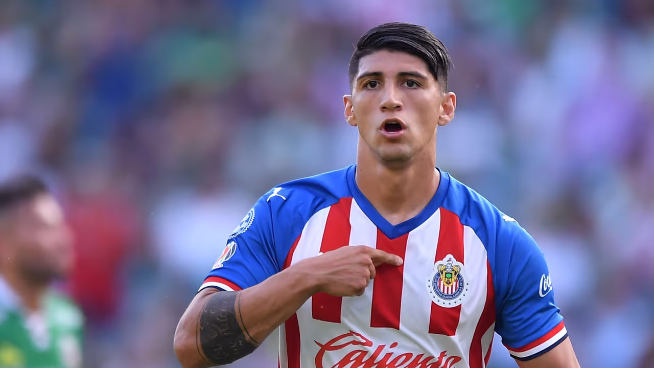Alan Pulido alcanza a Chicharito como goleador de Chivas | TUDN Liga MX ...