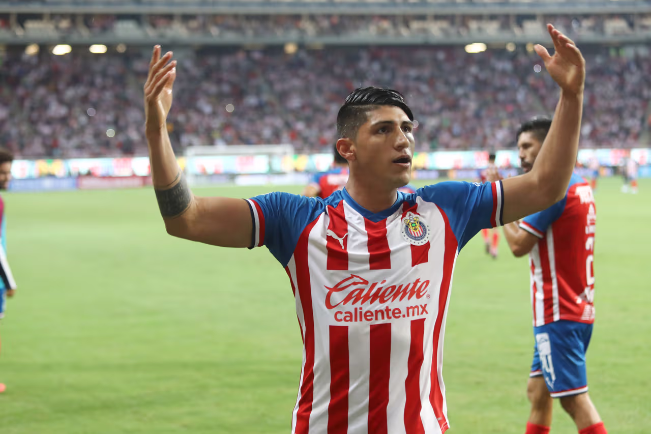 Alan Pulido hace broma sobre regreso a Chivas en el Día de los ...