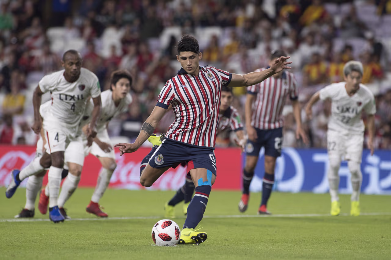 Alan Pulido no se va; renovó dos años con Chivas | TUDN Liga MX | TUDN