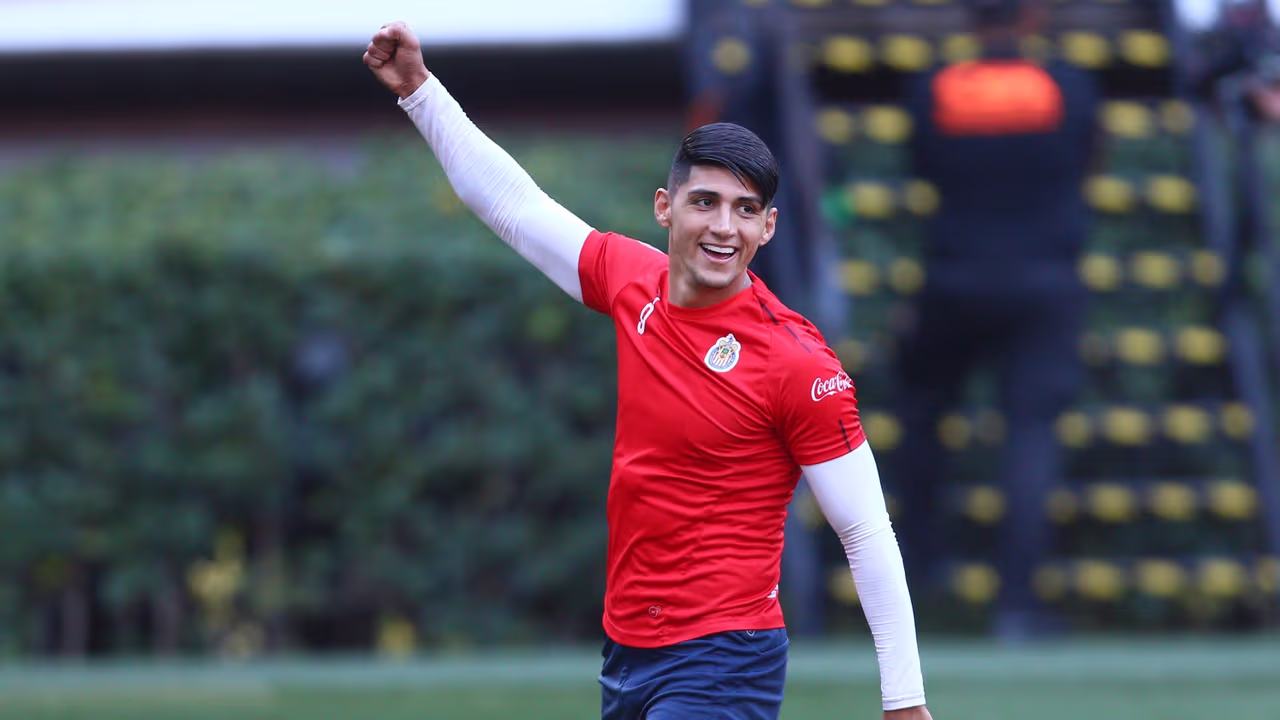 Alan Pulido no se va; renovó dos años con Chivas | TUDN Liga MX | TUDN