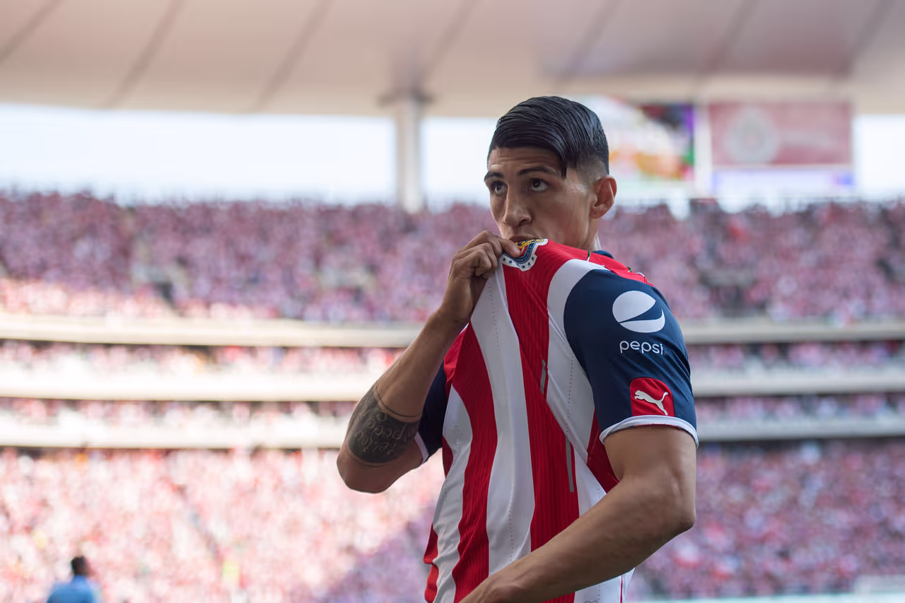 Alan Pulido supera a Chicharito como goleador en Chivas | TUDN Liga MX ...