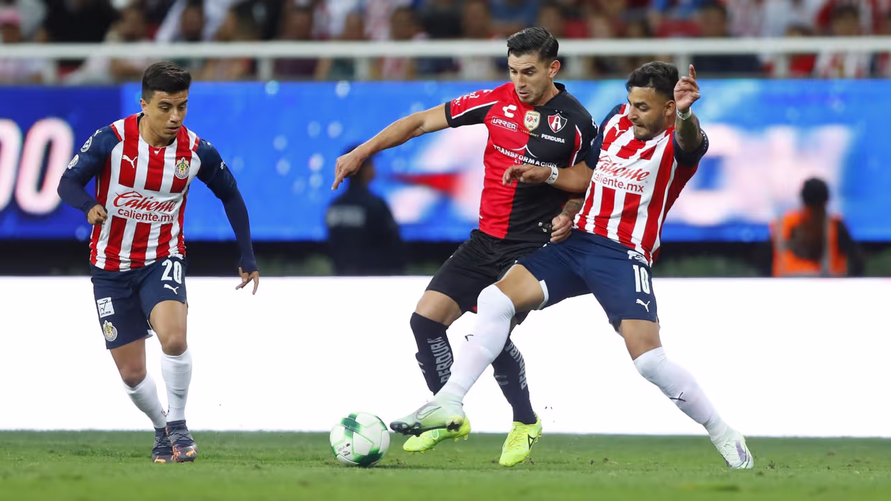 Chivas confirma que Alexis Vega jugará la vuelta contra Atlas tras ...