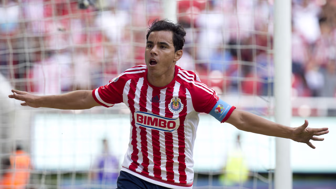Golazos que marcaron la trayectoria de Omar Bravo en el Futbol Mexicano ...