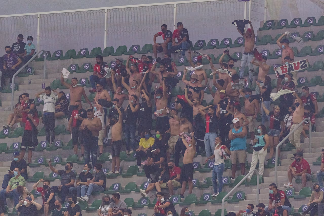 Investigarán bronca entre aficionados de Mazatlán y Atlas en el Estadio ...