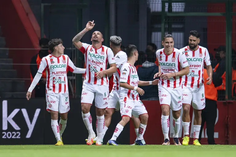 Necaxa presenta escudo del centenario de su fundación para jugar en la ...