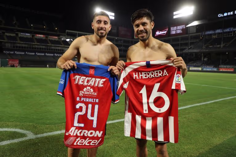 Oribe Peralta y Héctor Herrera se reencuentran en Texas durante el ...