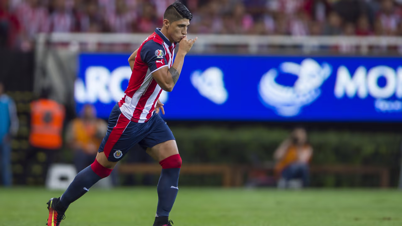 Se cumple un lustro del debut de Alan Pulido con Chivas | TUDN Liga MX ...